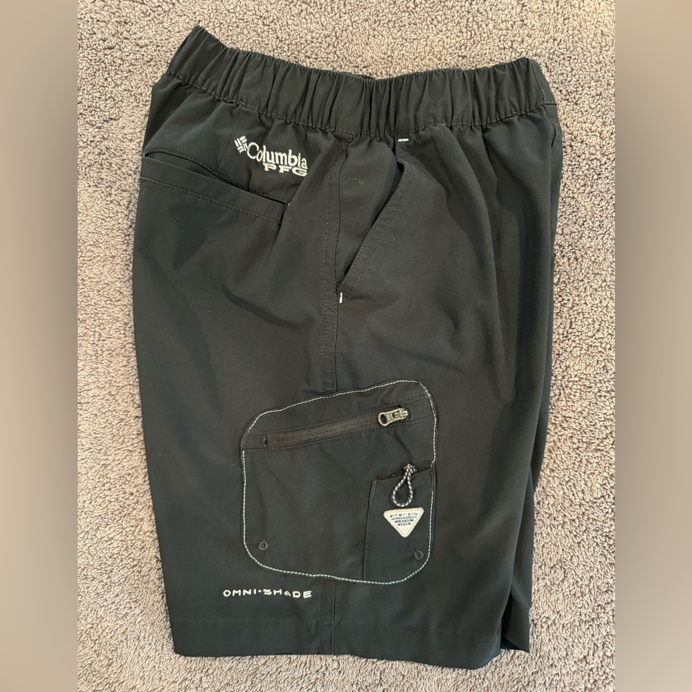Columbia boys PFG Terminal Tackle shorts, size M